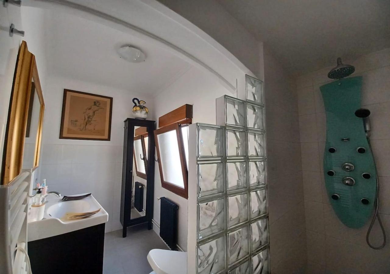 Habitaciones En El Atico De Tona Mirando A La Bahia De Santander Buitenkant foto